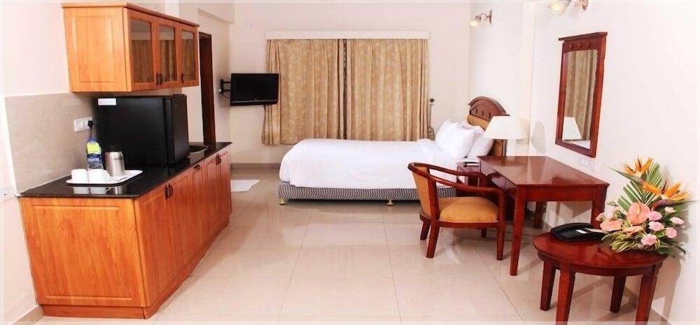 The Chevron Hotel Bangalore Extérieur photo