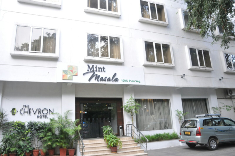 The Chevron Hotel Bangalore Extérieur photo